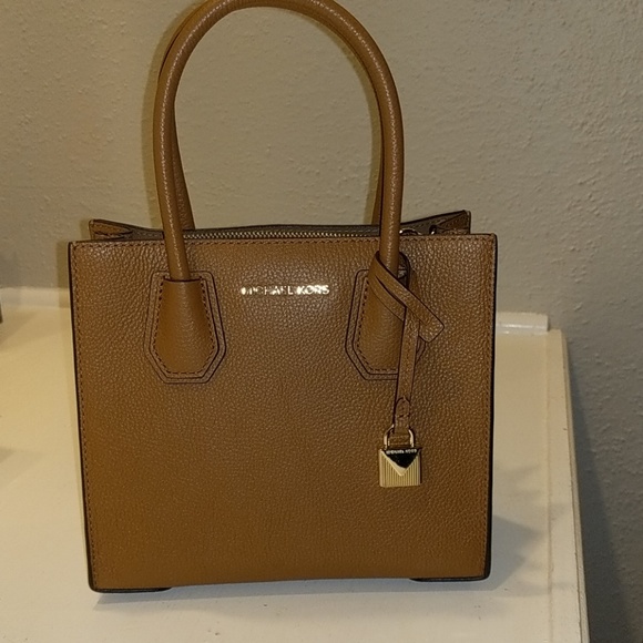 KORS Michael Kors Handbags - NWOT Michael Kors Mercer Crossbody in Acorn